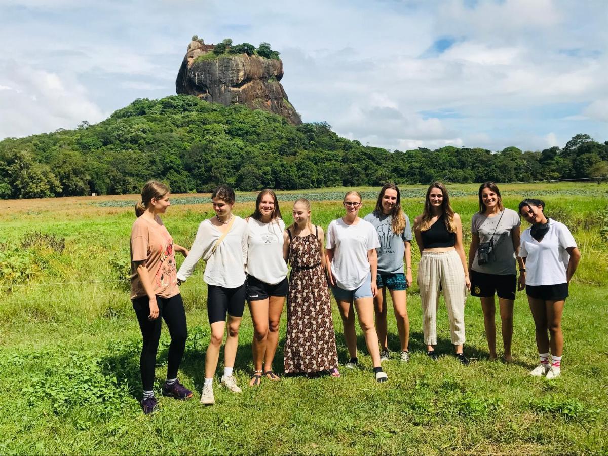 Sigiriya Village Home Stay Bagian luar foto